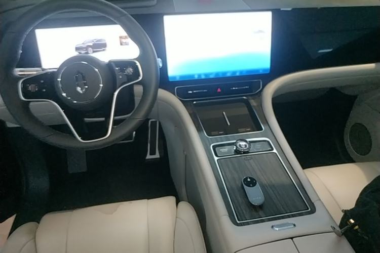 Used Hima AITO M9 2025 Extended-Range Ultra Version 52 kWh 5-Seater Edition Center Console