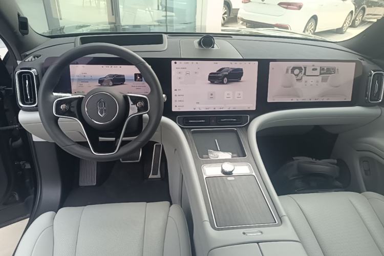 Used Hima AITO M9 2025 Extended-Range Ultra Version 52 kWh 5-Seater Edition Center Console