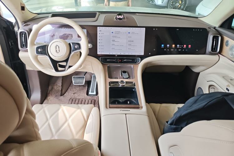 Used Hima AITO M9 2025 Model Pure Electric Ultra Edition 100kWh 6-seater (896-line LiDAR) Center Console