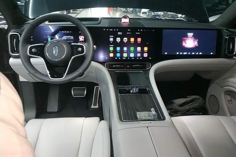 Used Hima AITO M9 2025 Extended-Range Max Version 52 kWh 5-Seater Edition Center Console
