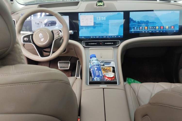 Used Hima AITO M9 2025 Extended-Range Ultra Version 52 kWh 6-Seater Center Console