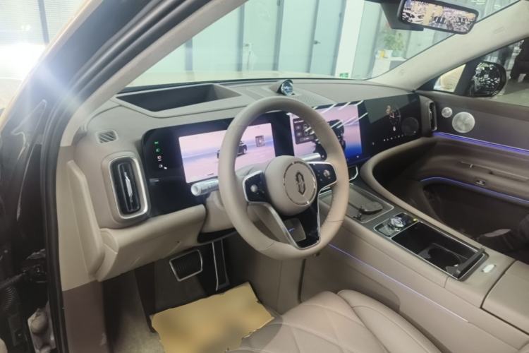 Used Hima AITO M9 2025 Extended-Range Ultra Version 52 kWh 5-Seater Edition Center Console