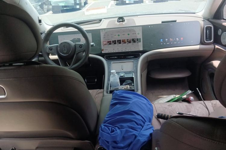 Used Hima AITO M9 2025 Extended-Range Ultra Version 52 kWh 5-Seater Edition Center Console