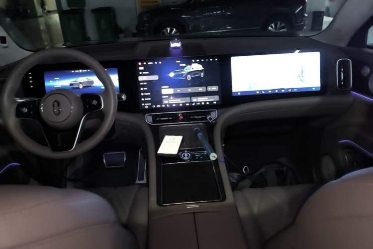 Used Hima AITO M9 2025 Extended-Range Ultra Version 52 kWh 6-Seater Center Console