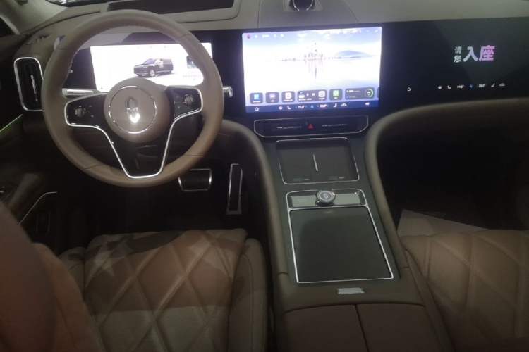 Used Hima AITO M9 2025 Extended-Range Ultra Version 52 kWh 5-Seater Edition Center Console