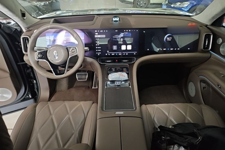 Used Hima AITO M9 2025 Extended-Range Ultra Version 52 kWh 5-Seater Edition Center Console
