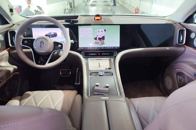 Used Hima AITO M9 2025 Extended-Range Ultra Version 52 kWh 5-Seater Edition Center Console