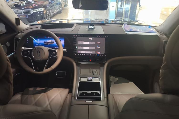 Used Hima AITO M9 2025 Extended-Range Max Version 52 kWh 5-Seater Edition Center Console