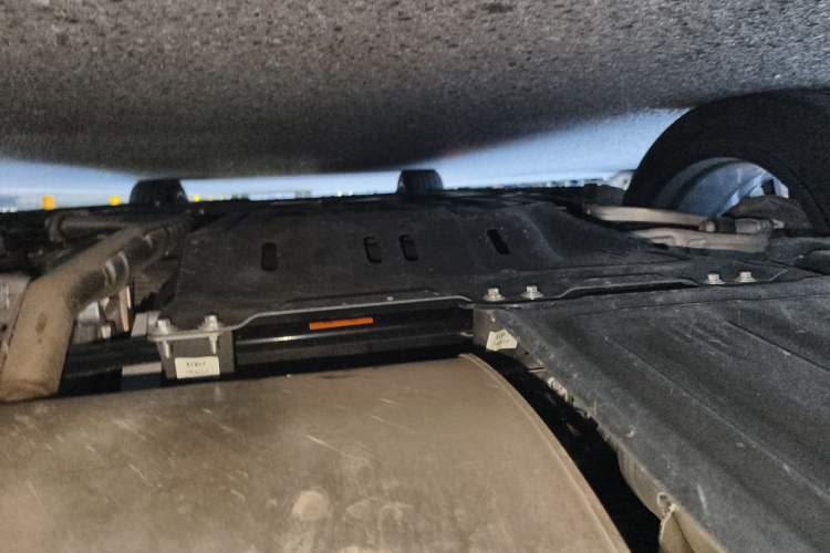 Used Hima AITO M9 2025 Extended-Range Ultra Version 52 kWh 6-Seater Chassis Rear