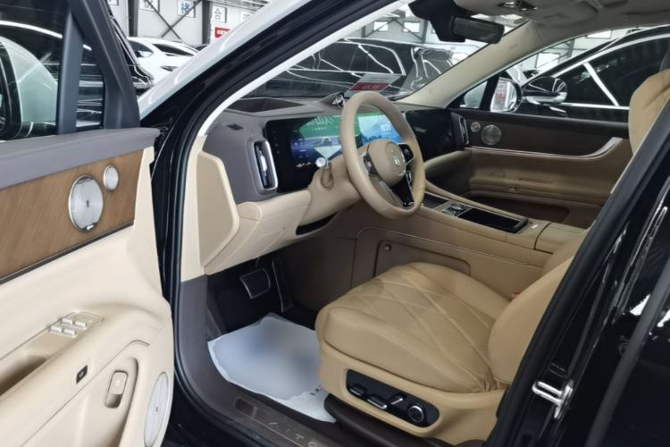 Used Hima AITO M9 2025 Extended-Range Ultra Version 52 kWh 6-Seater Driver Seat