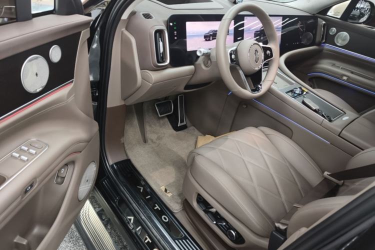 Used Hima AITO M9 2025 Extended-Range Ultra Version 52 kWh 5-Seater Edition Driver Seat