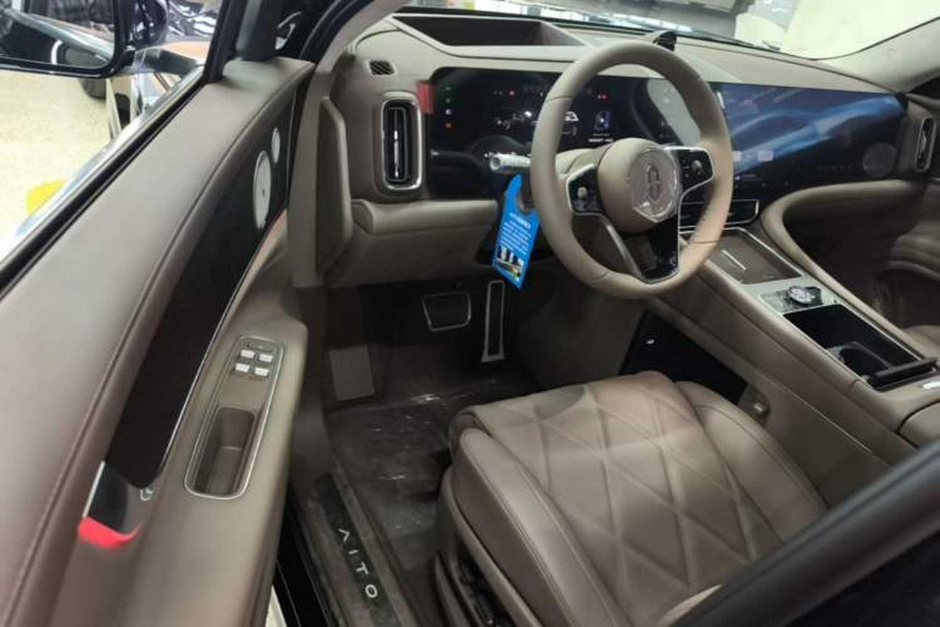 Used Hima AITO M9 2025 Extended-Range Ultra Version 52 kWh 6-Seater Driver Seat