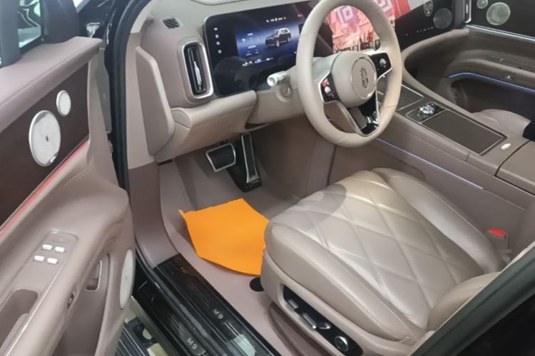 Used Hima AITO M9 2025 Extended-Range Ultra Version 52 kWh 6-Seater Driver Seat