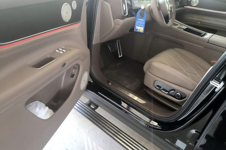 Used Hima AITO M9 2025 Model Range-Extended Max Edition 52kWh 6-seater (896-line LiDAR) Driver Seat