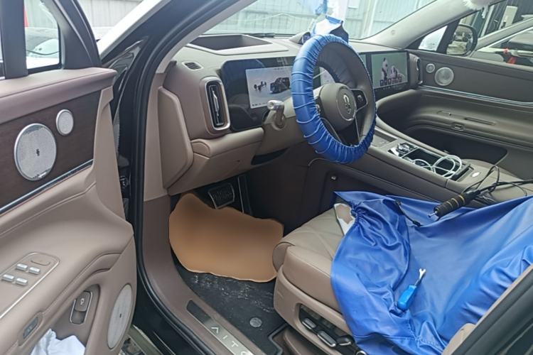 Used Hima AITO M9 2025 Pure Electric Ultra Version 100 kWh 6-Seater Model Driver Seat