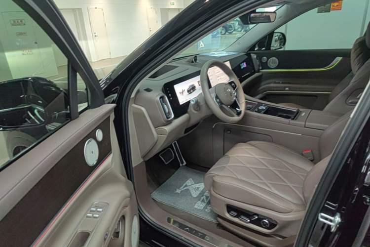 Used Hima AITO M9 2025 Extended-Range Ultra Version 52 kWh 5-Seater Edition Driver Seat