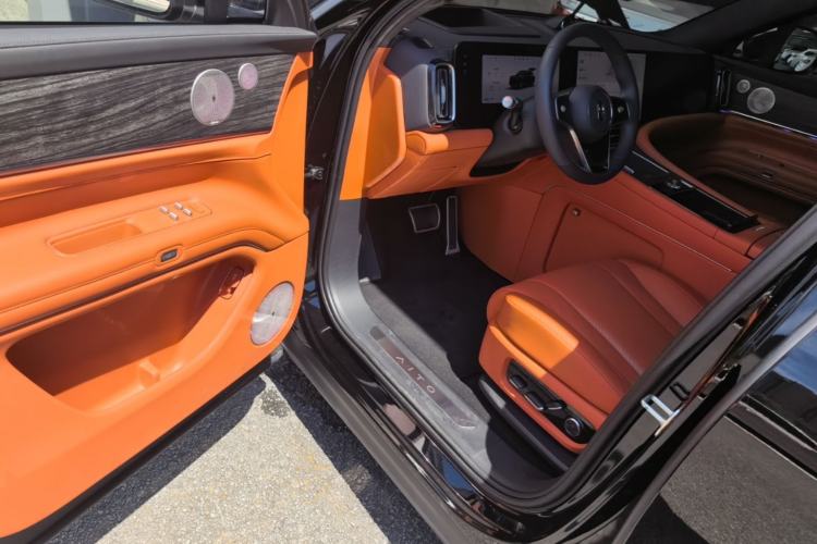 Used Hima AITO M9 2025 Extended-Range Max Version 52 kWh 5-Seater Edition Driver Seat