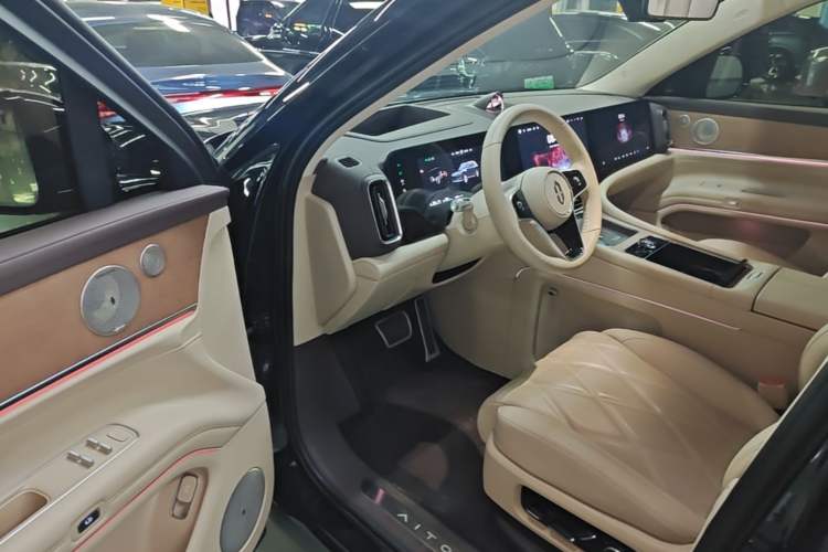 Used Hima AITO M9 2025 Extended-Range Ultra Version 52 kWh 6-Seater Driver Seat