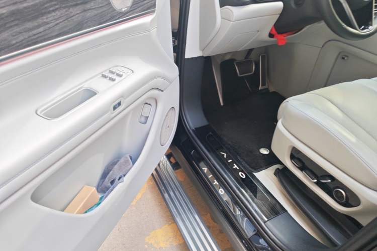Used Hima AITO M9 2025 Pure Electric Ultra Version 100 kWh 6-Seater Model Driver Seat