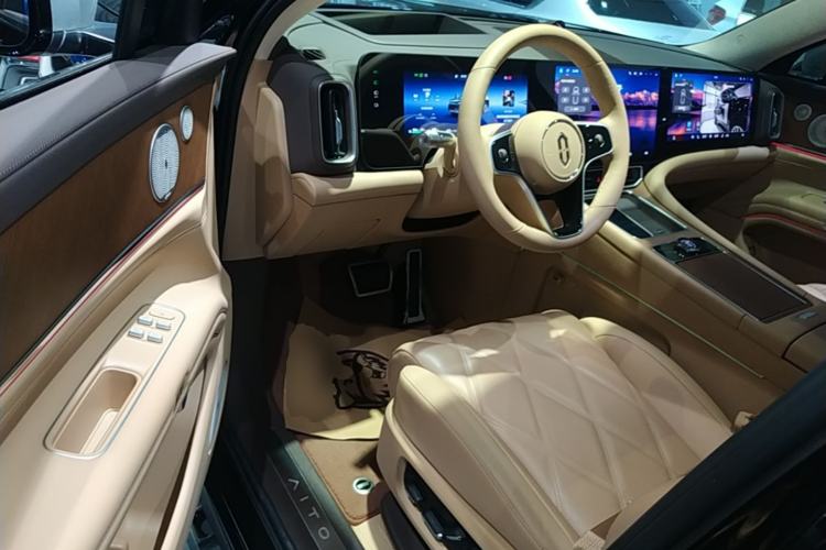 Used Hima AITO M9 2025 Extended-Range Ultra Version 52 kWh 6-Seater Driver Seat