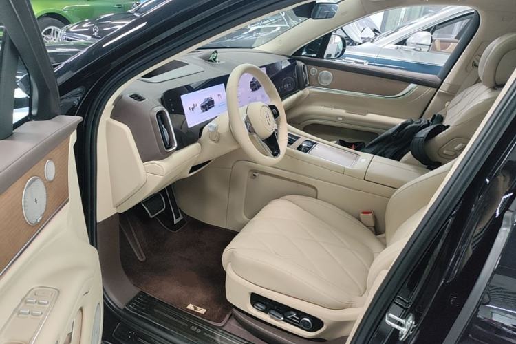 Used Hima AITO M9 2025 Extended-Range Ultra Version 52 kWh 6-Seater Driver Seat