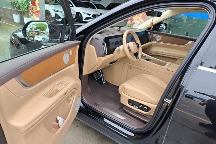 Used Hima AITO M9 2025 Extended-Range Max Version 52 kWh 5-Seater Edition Driver Seat