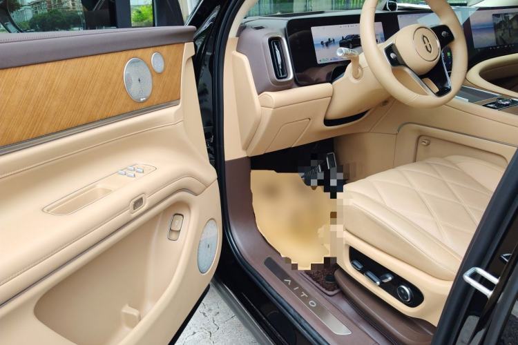 Used Hima AITO M9 2025 Extended-Range Max Version 52 kWh 5-Seater Edition Driver Seat