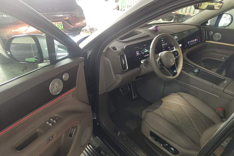 Used Hima AITO M9 2025 Extended-Range Ultra Version 52 kWh 6-Seater Driver Seat