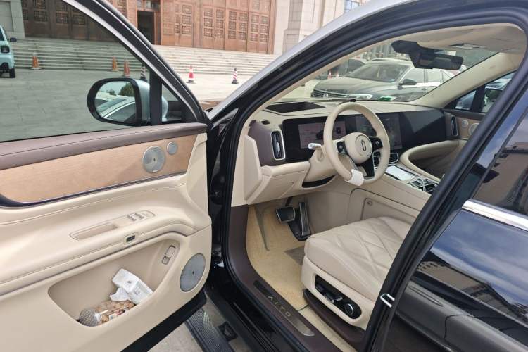Used Hima AITO M9 2025 Extended-Range Max Version 52 kWh 5-Seater Edition Driver Seat