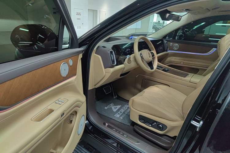 Used Hima AITO M9 2025 Extended-Range Ultra Version 52 kWh 6-Seater Driver Seat