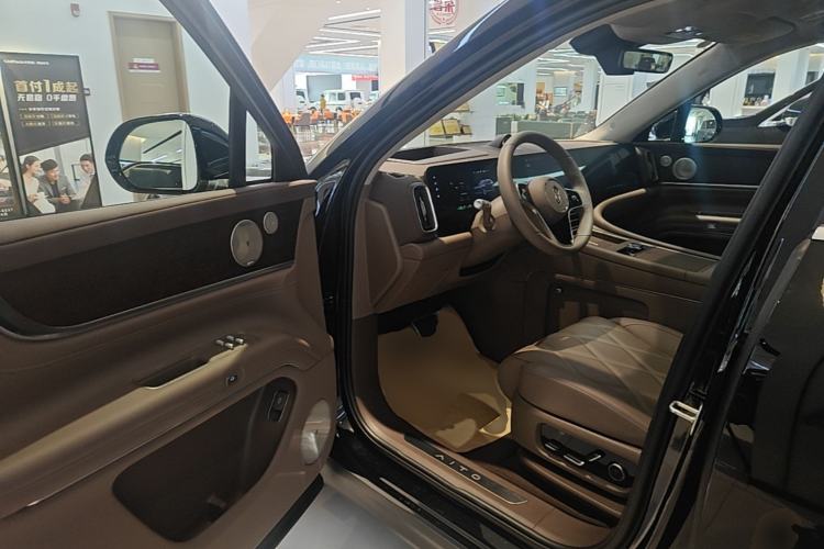 Used Hima AITO M9 2025 Extended-Range Ultra Version 52 kWh 6-Seater Driver Seat