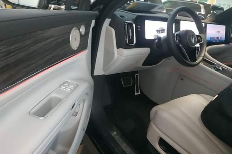 Used Hima AITO M9 2025 Extended-Range Ultra Version 52 kWh 5-Seater Edition Driver Seat