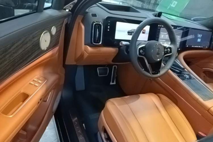Used Hima AITO M9 2025 Extended-Range Ultra Version 52 kWh 6-Seater Driver Seat
