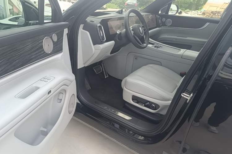 Used Hima AITO M9 2025 Extended-Range Ultra Version 52 kWh 5-Seater Edition Driver Seat