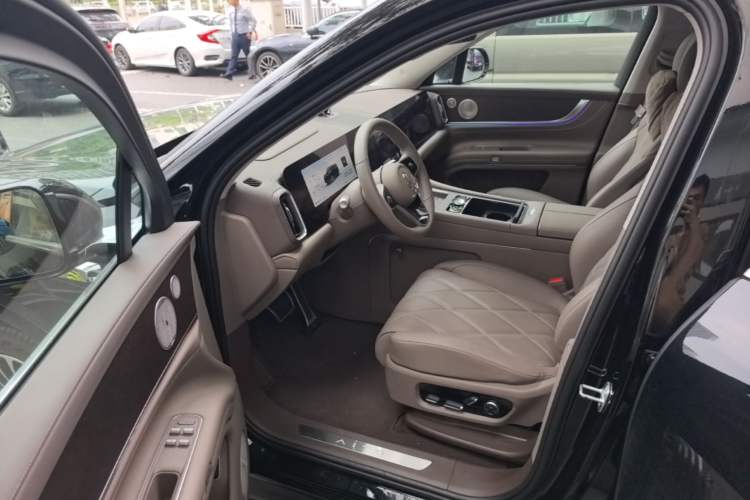 Used Hima AITO M9 2025 All-Electric Ultra Version 100 kWh 5-Seater Model Driver Seat