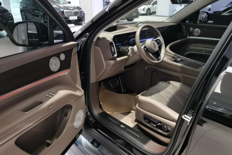 Used Hima AITO M9 2025 Extended-Range Max Version 52 kWh 6-Seater Edition Driver Seat