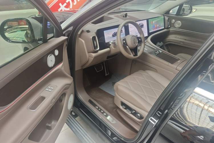 Used Hima AITO M9 2025 Pure Electric Ultra Version 100 kWh 6-Seater Model Driver Seat