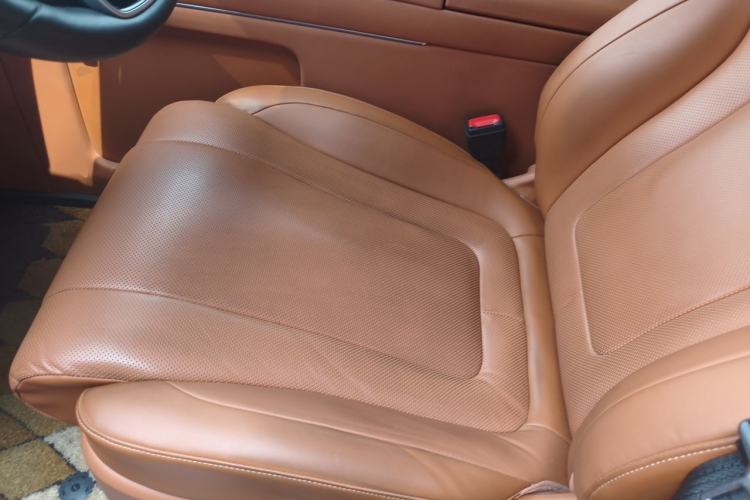 Used Hima AITO M9 2025 Extended-Range Max Version 52 kWh 6-Seater Edition Driver Seat