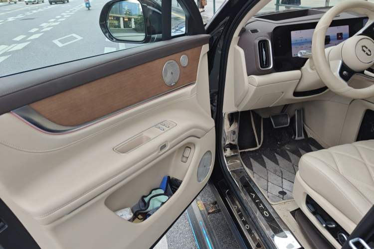 Used Hima AITO M9 2025 All-Electric Max Version 100 kWh 6-Seater Driver Seat