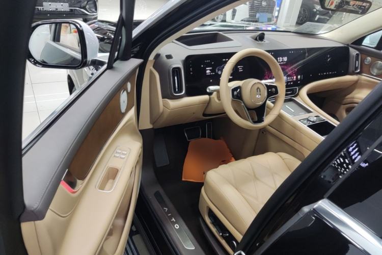 Used Hima AITO M9 2025 Extended-Range Ultra Version 52 kWh 6-Seater Driver Seat