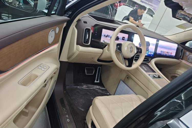 Used Hima AITO M9 2025 Extended-Range Ultra Version 52 kWh 5-Seater Edition Driver Seat