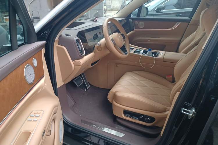 Used Hima AITO M9 2025 Extended-Range Ultra Version 52 kWh 6-Seater Driver Seat