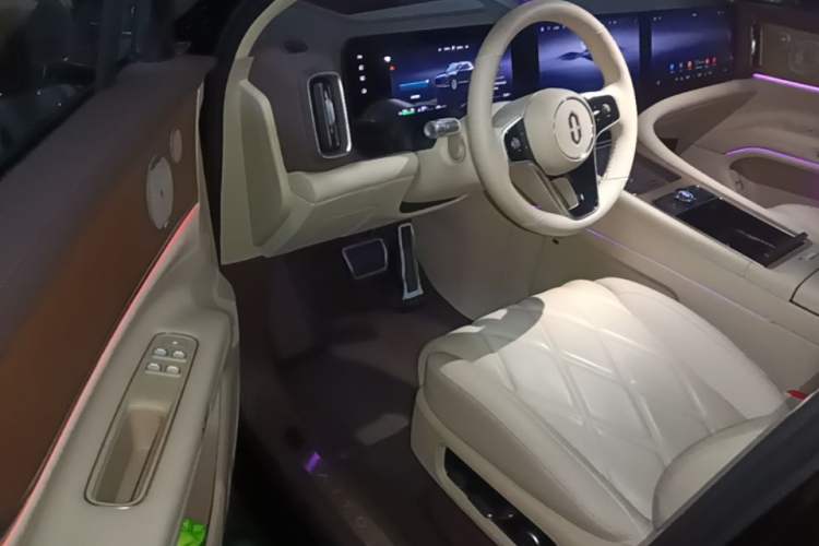 Used Hima AITO M9 2025 Extended-Range Ultra Version 52 kWh 6-Seater Driver Seat