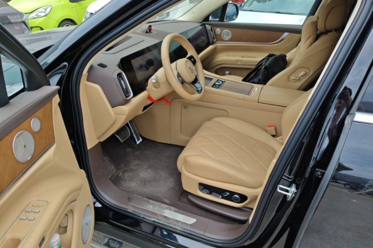 Used Hima AITO M9 2025 Extended-Range Max Version 52 kWh 6-Seater Edition Driver Seat