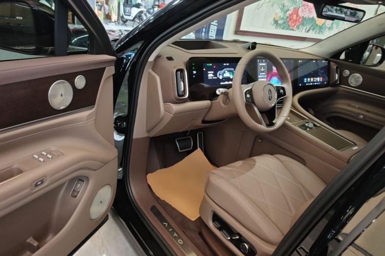 Used Hima AITO M9 2025 Extended-Range Max Version 52 kWh 6-Seater Edition Driver Seat