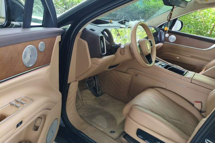 Used Hima AITO M9 2025 Extended-Range Max Version 52 kWh 6-Seater Edition Driver Seat