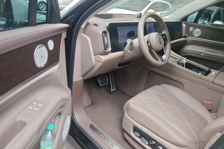 Used Hima AITO M9 2025 Extended-Range Ultra Version 52 kWh 6-Seater Driver Seat