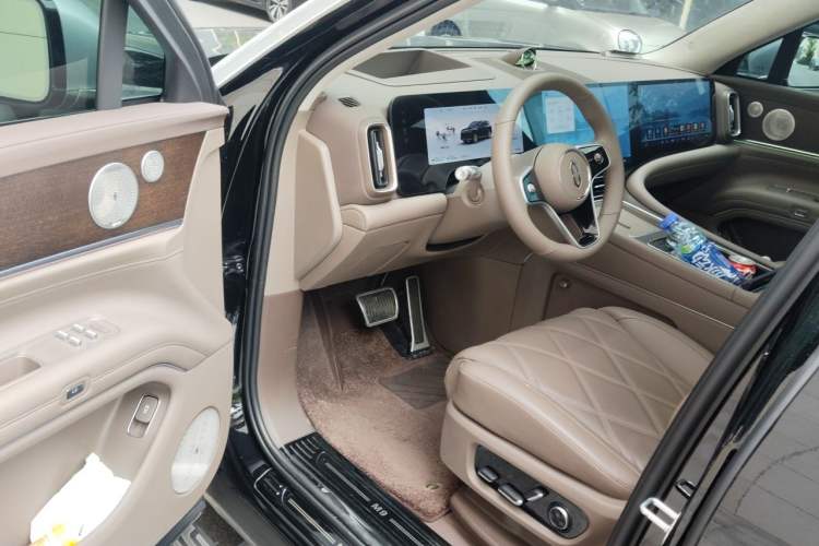 Used Hima AITO M9 2025 Extended-Range Ultra Version 52 kWh 6-Seater Driver Seat