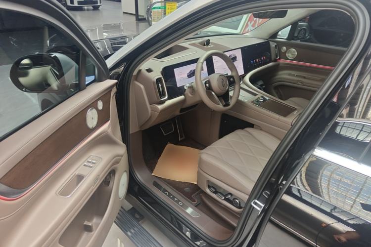 Used Hima AITO M9 2025 Extended-Range Ultra Version 52 kWh 6-Seater Driver Seat