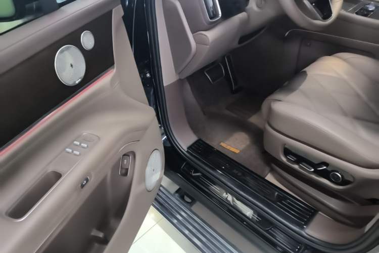 Used Hima AITO M9 2025 Extended-Range Ultra Version 52 kWh 6-Seater Driver Seat